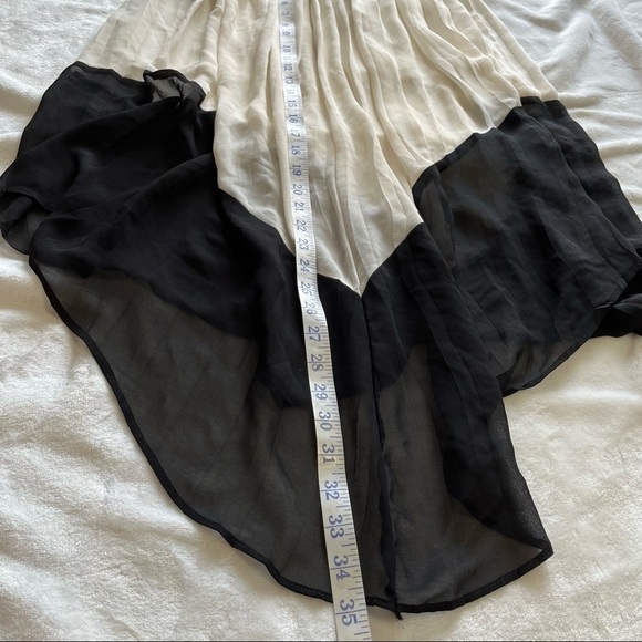 Express Size 2 black and white - Picture 2 of 11